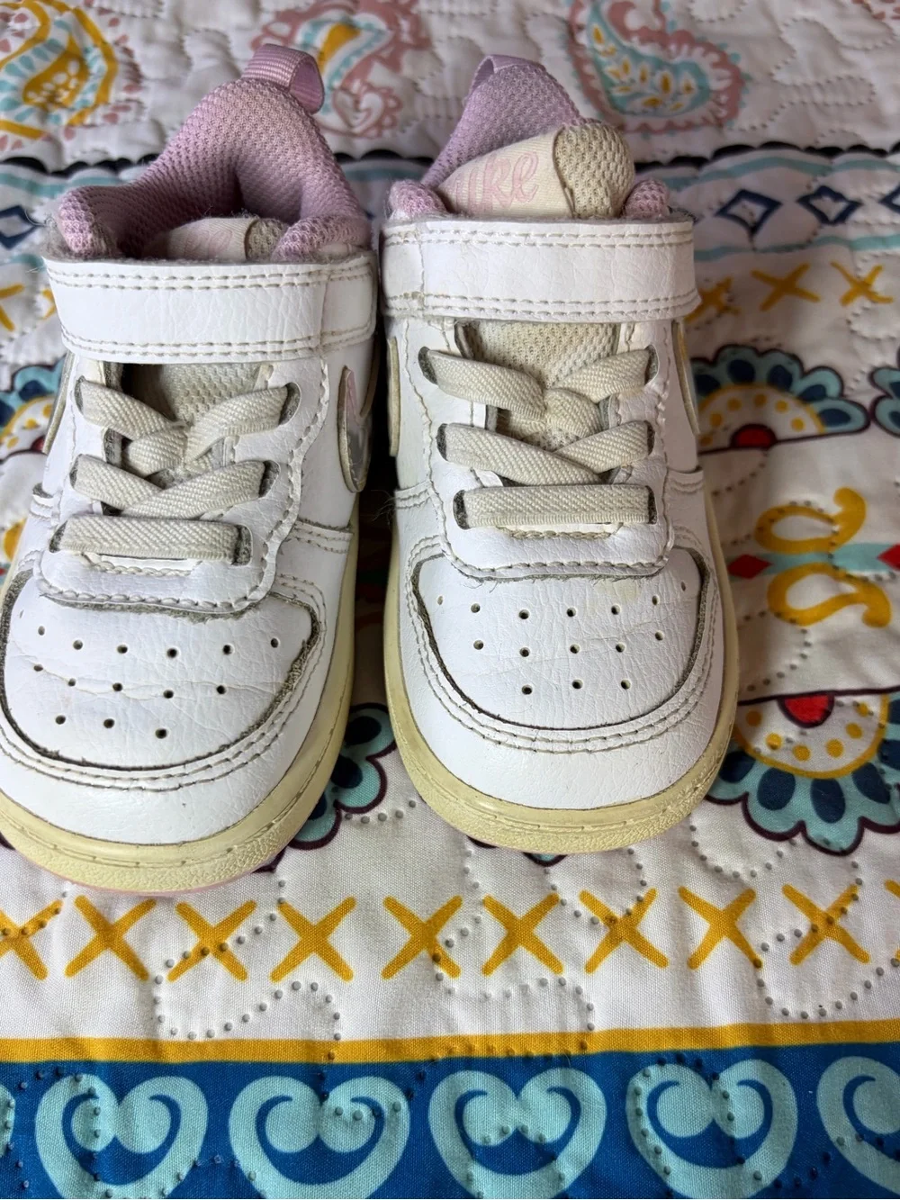 Nike Kids White and Pink Low-Top Sneakers